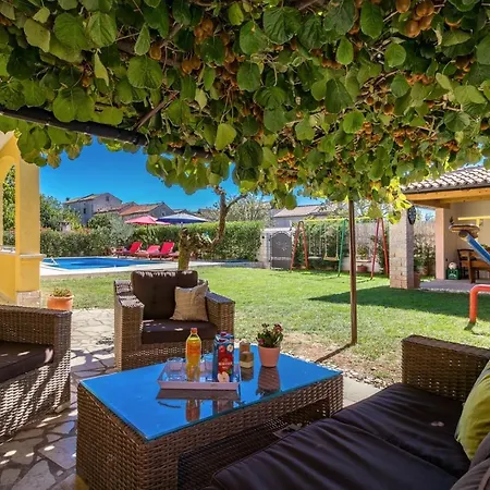 בית נופש Leona Cabrunici