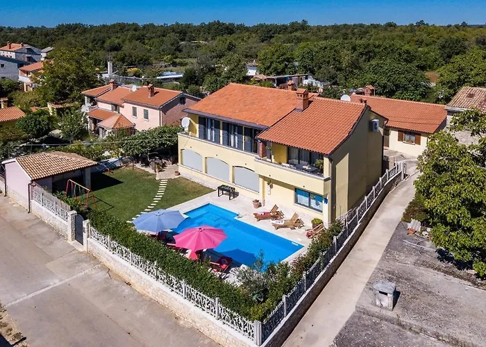 Leona Semesterbostad