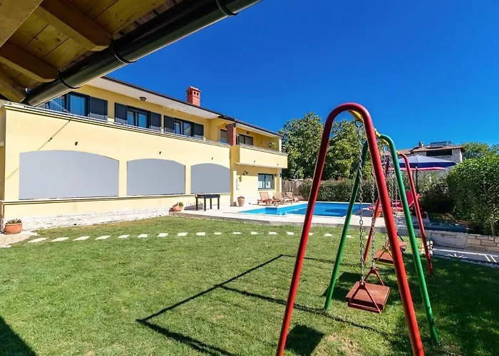 Leona Semesterbostad *