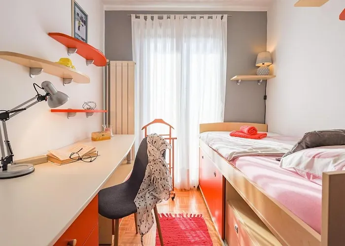 Leona Semesterbostad *