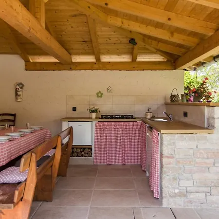 Leona Holiday home