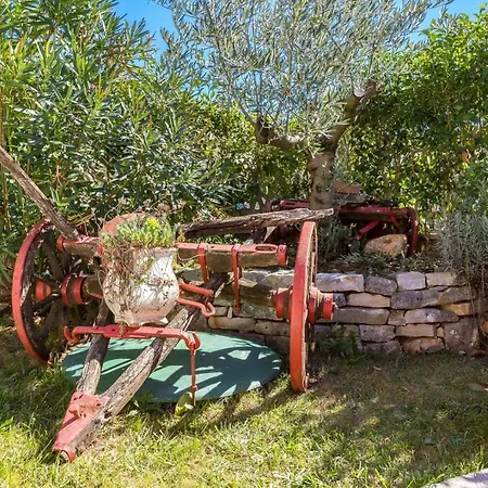 Leona Holiday home