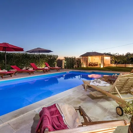 Holiday home Leona *