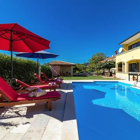 Holiday home Leona