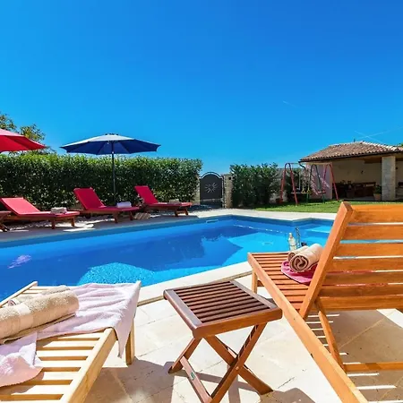 Holiday home Leona Cabrunici