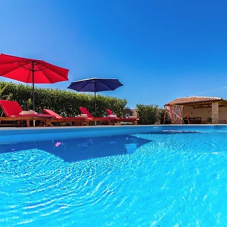 Holiday home Leona Cabrunici