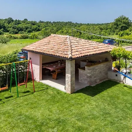 Holiday home Leona Cabrunici