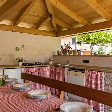 Holiday home Leona