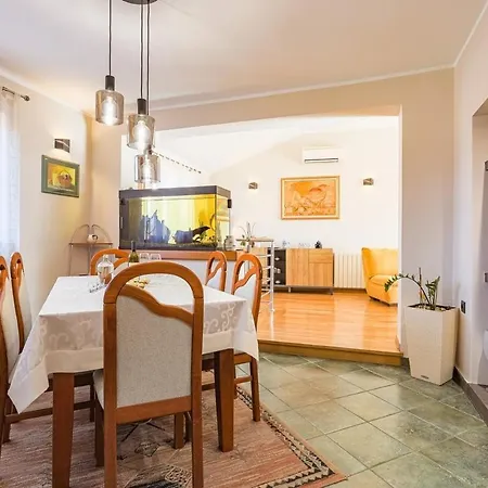 Holiday home Leona *